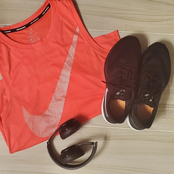 Nike Tops - 💥2 for $30💥 Nike Pro Tank